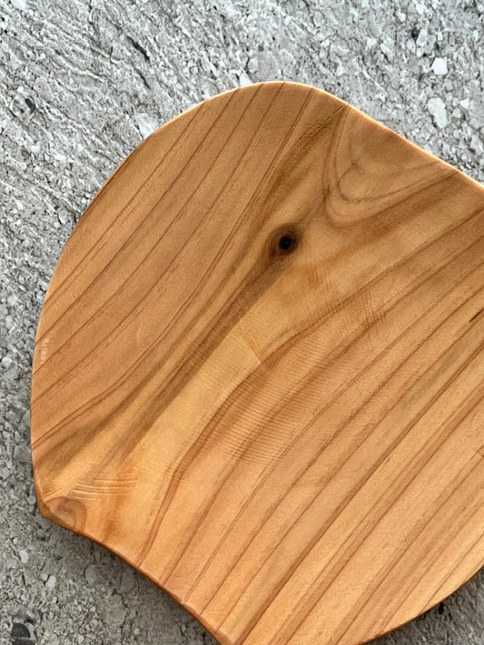 Wooden plate "Japanese Cedar" Small – Organic Hand-Carved Style