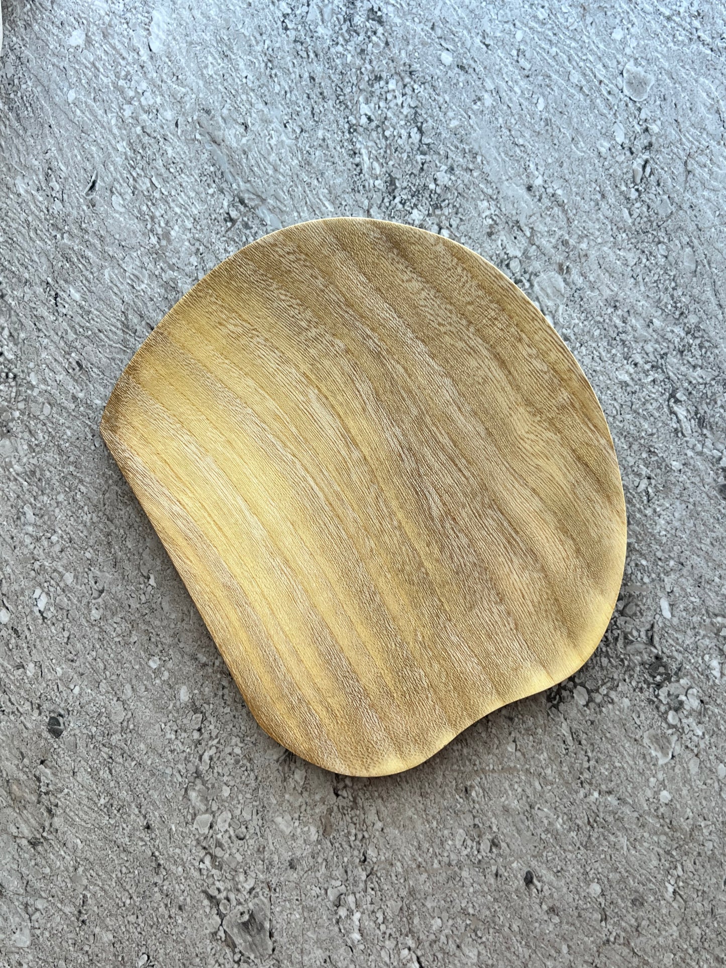 Wooden plate "Hackberry Wood" – 36-Year-Old Tree Grain Beauty