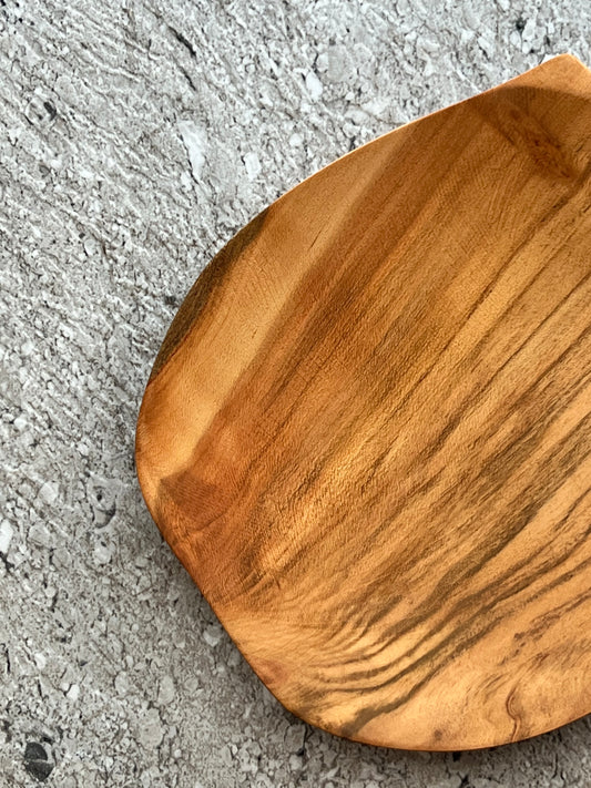 Wooden plate "Cherry Wood" – Graceful Curves & Warm Tones