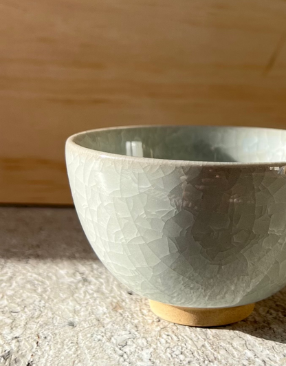 [Arita Ware] Celadon Glaze with Ice-Crackle Pattern (Kanyu) small bowl -Light gray-