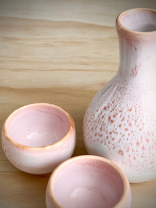 Handcrafted Mino Ware Sake Set – Tokkuri & Ochoko Cups (Pink and White Ceramic)