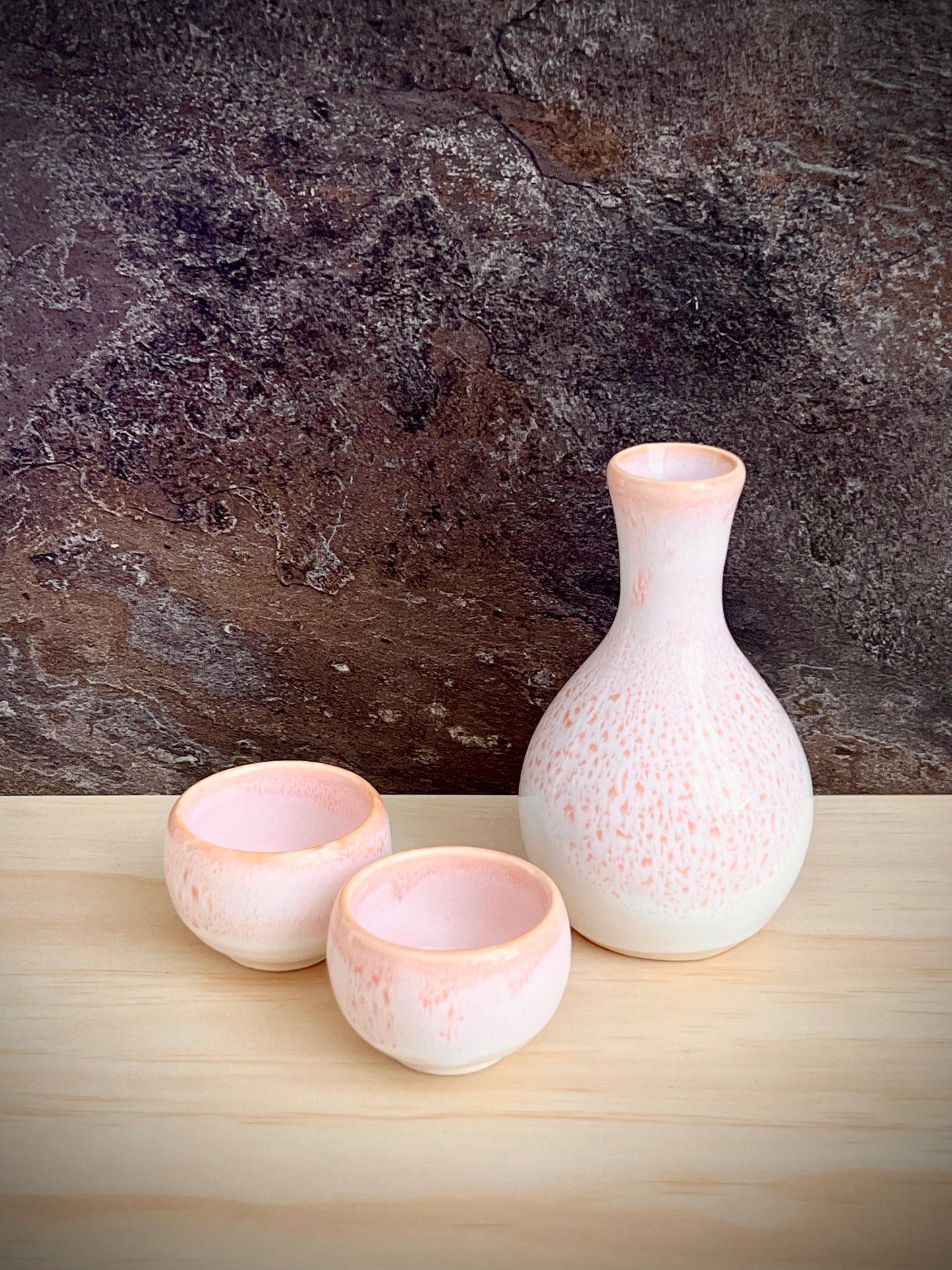 Handcrafted Mino Ware Sake Set – Tokkuri & Ochoko Cups (Pink and White Ceramic)