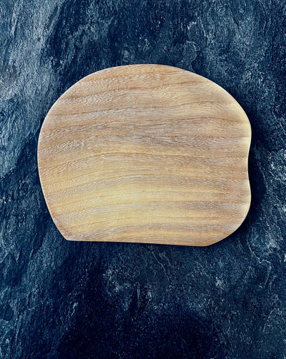 Wooden plate "Elm Wood" – 36-Year-Old Tree Grain Beauty