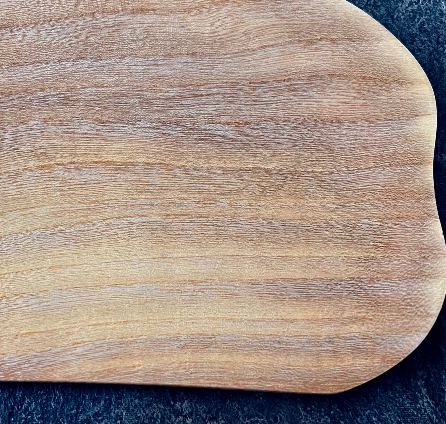 Wooden plate "Elm Wood" – 36-Year-Old Tree Grain Beauty