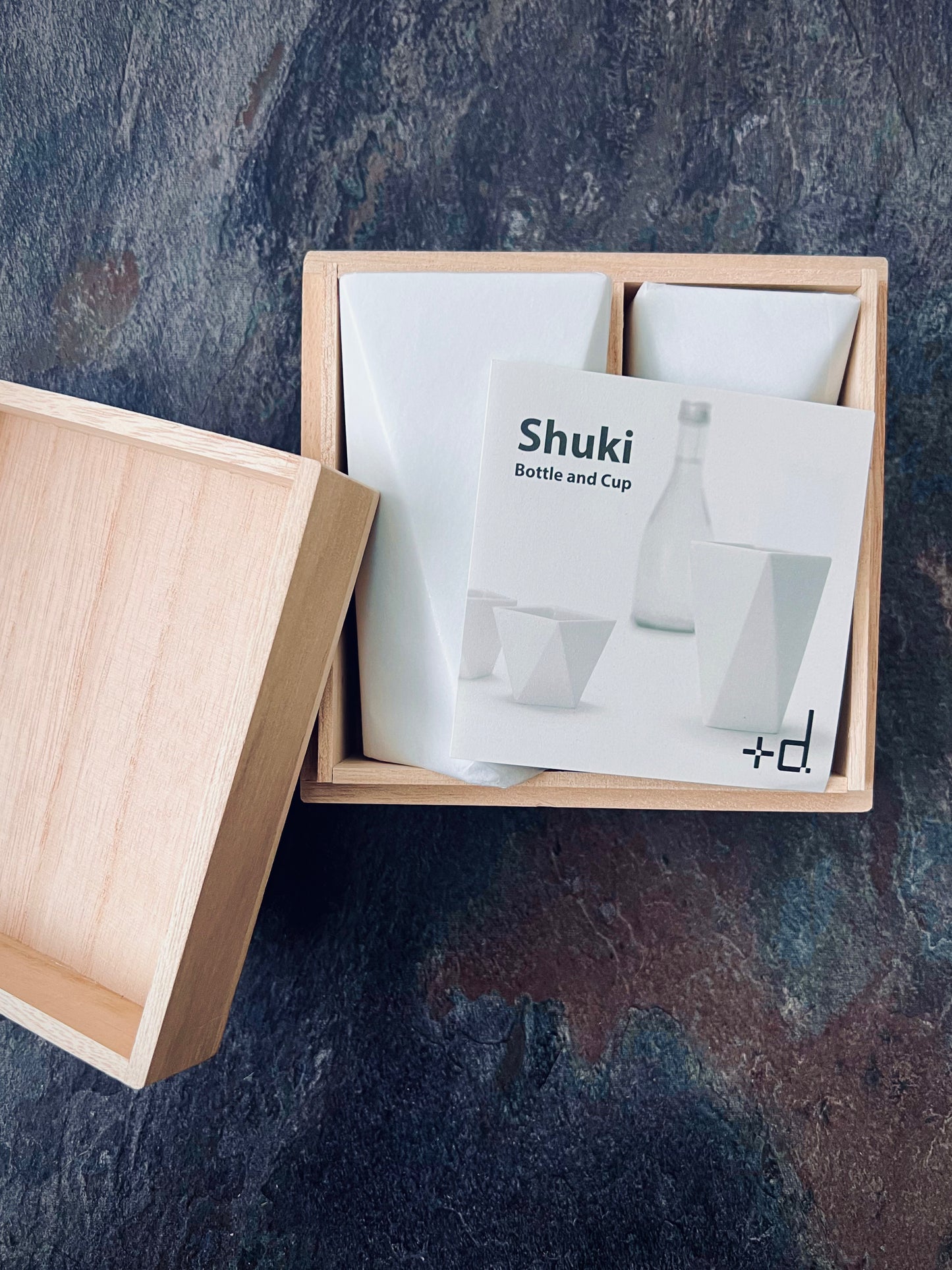 Shuki Designed by Daisaku Choh – Bottle and Cup