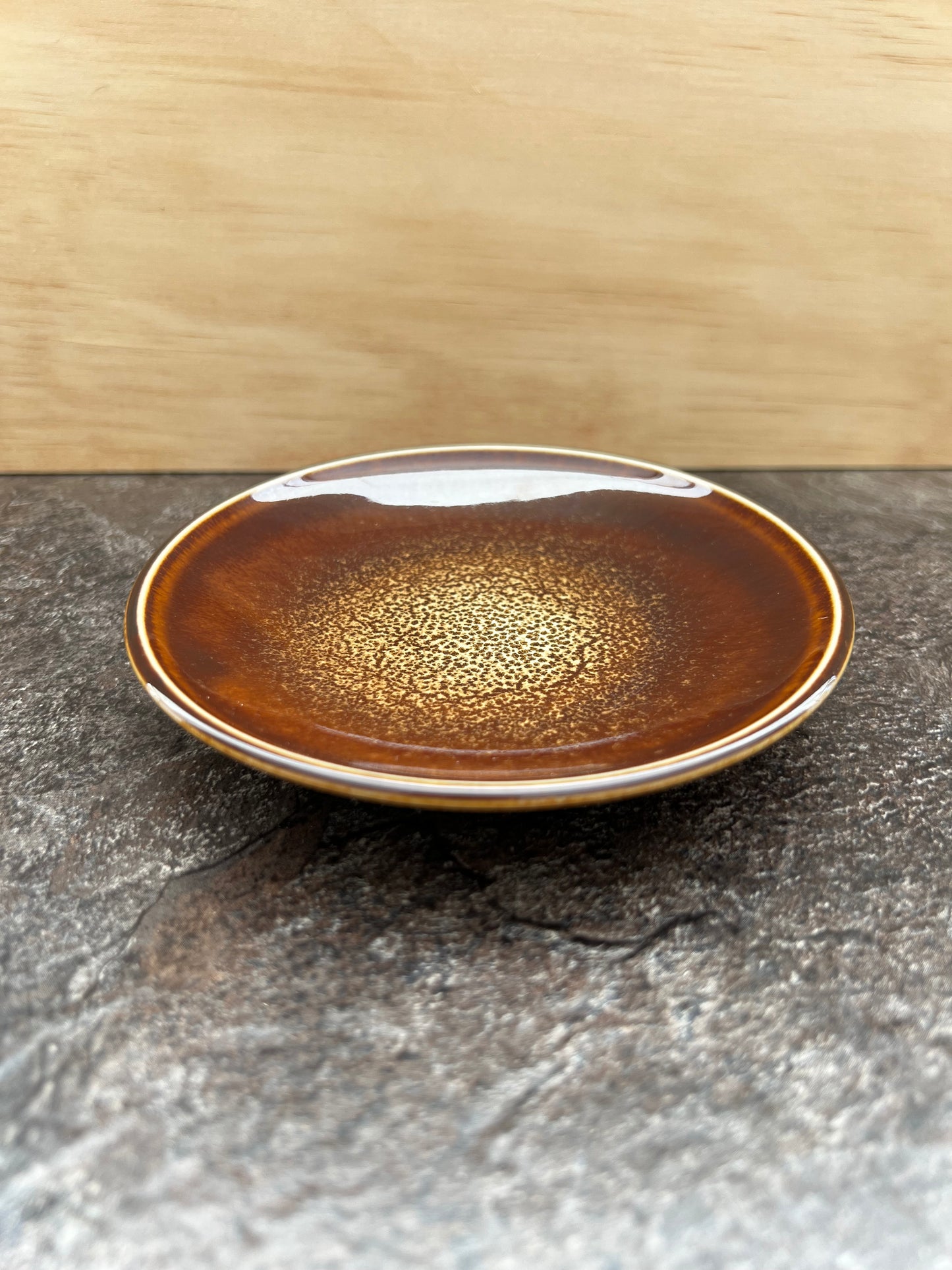 Mino Ware Small Plate – Kiln-Effect with Gold Accent