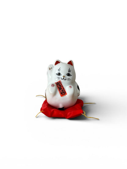 Okiagari Maneki Neko (Tokoname ware) | Lucky Cat with Cushion
