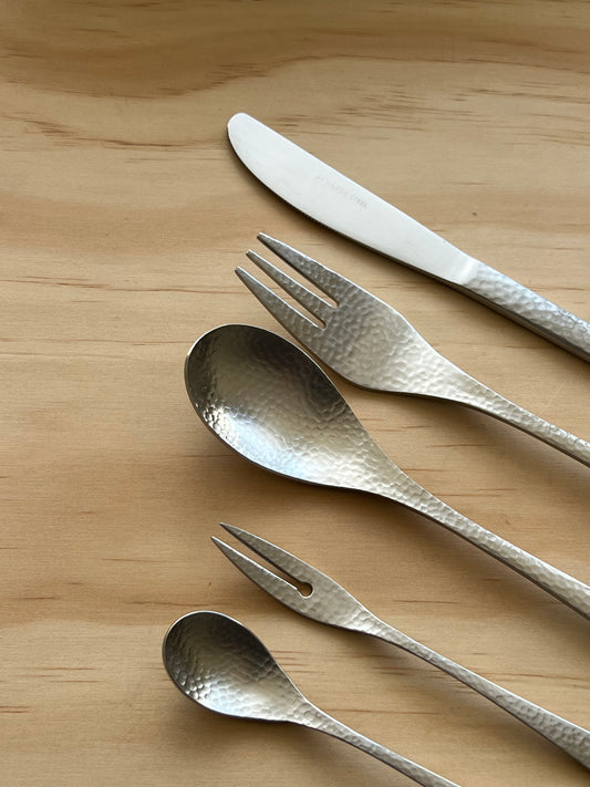 Rin ”凛” Cutlery 5-Piece Set (Hammered Finish) Dinner Knife / Dinner Spoon / Dinner Fork / Dessert Spoon / Hime Fork